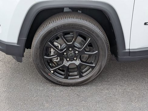 New 2026 Jeep Compass Latitude image 9