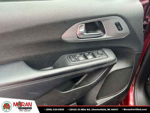 Used 2019 Chrysler Pacifica Limited w/ S Appearance Package FWD image 19