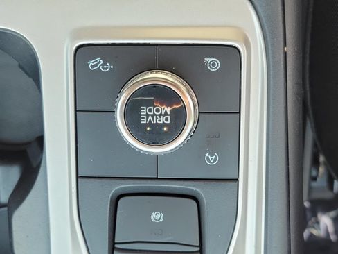 Used 2023 Ford Explorer XLT AWD/4WD image 31