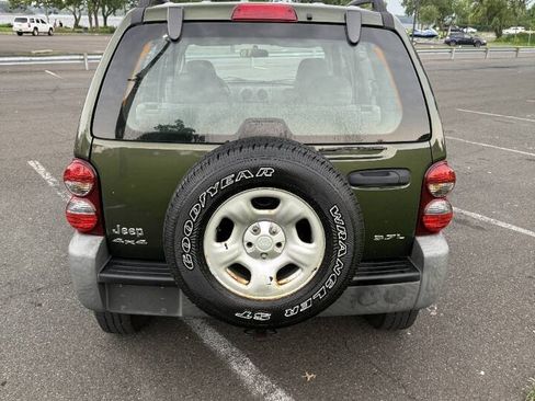 Used 2007 Jeep Liberty Sport AWD/4WD image 4
