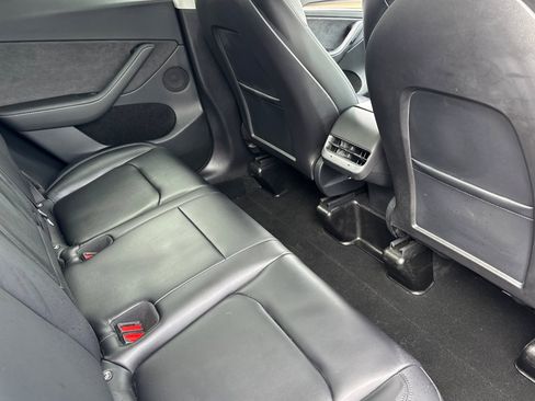 Used 2022 Tesla Model Y Long Range image 30