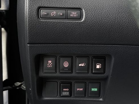 Used 2019 Nissan Rogue SV AWD/4WD image 16