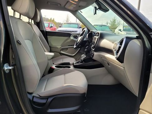 Used 2023 Kia Soul LX image 17