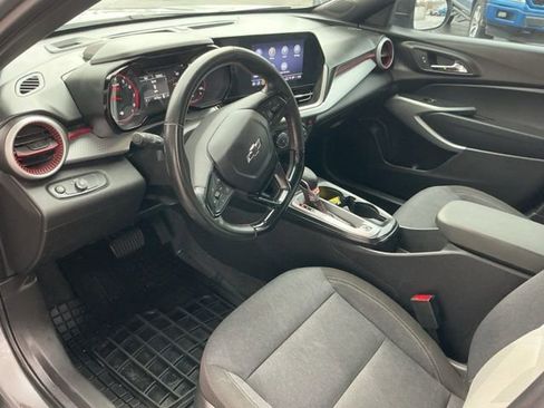 Used 2024 Chevrolet Trax RS w/ Sunroof Package image 16