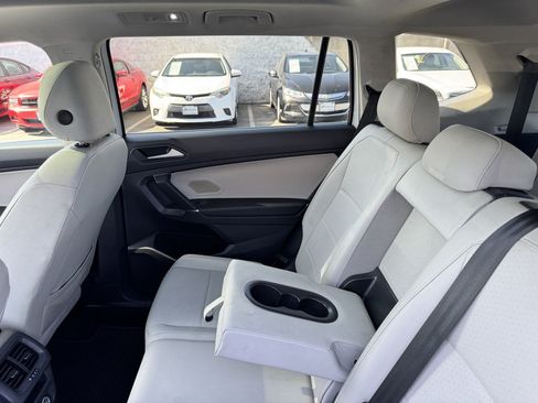 Used 2020 Volkswagen Tiguan SE w/ Panoramic Sunroof Package FWD image 31