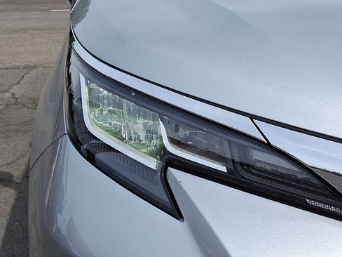 Used 2021 Toyota Sienna XLE FWD image 28