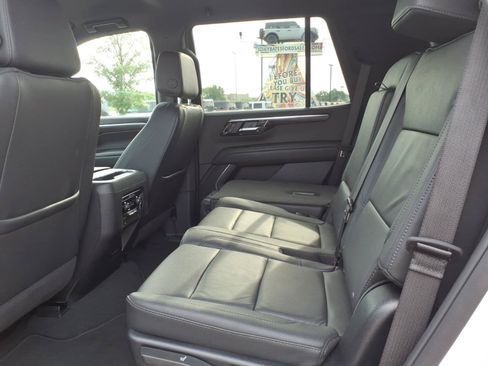 Used 2025 Chevrolet Tahoe LT AWD/4WD image 13
