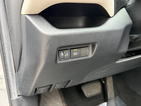 Used 2020 Toyota RAV4 XLE AWD/4WD image 25