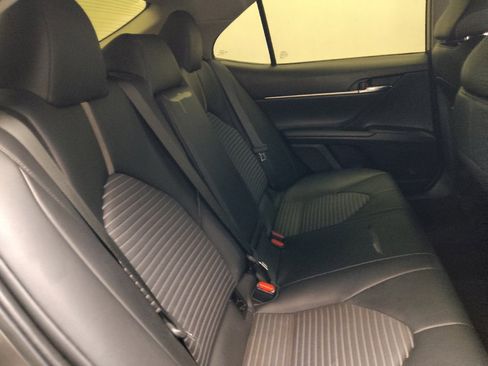 Used 2022 Toyota Camry SE image 19