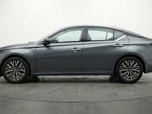 Used 2025 Nissan Altima 2.5 SV image 5