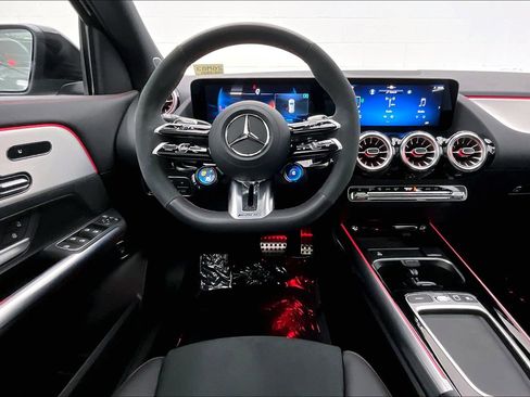 Used 2026 Mercedes-Benz GLA 35 AMG 4MATIC image 4