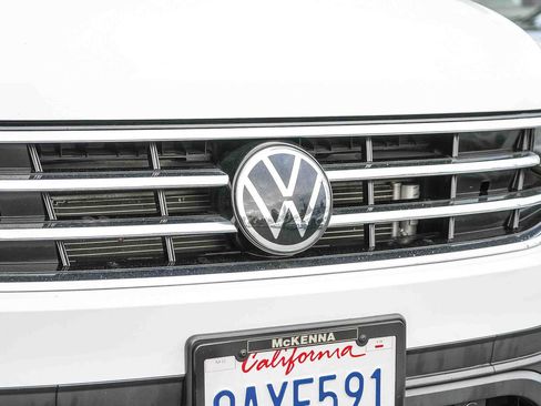 Used 2022 Volkswagen Tiguan SE w/ Panoramic Sunroof Package image 5