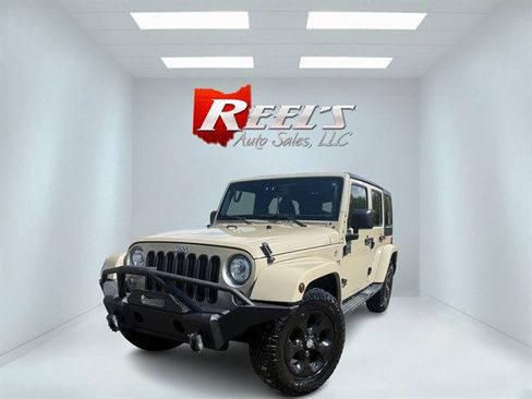 Used 2017 Jeep Wrangler Unlimited Sahara w/ Connectivity Group AWD/4WD image 1