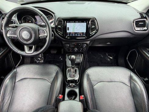 Used 2017 Jeep Compass Limited w/ Navigation Group AWD/4WD image 3