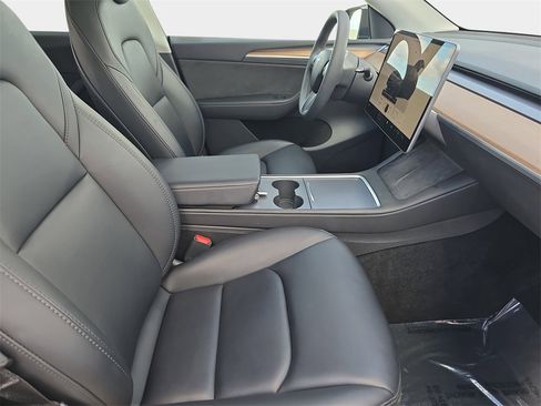 Used 2023 Tesla Model Y Long Range image 12