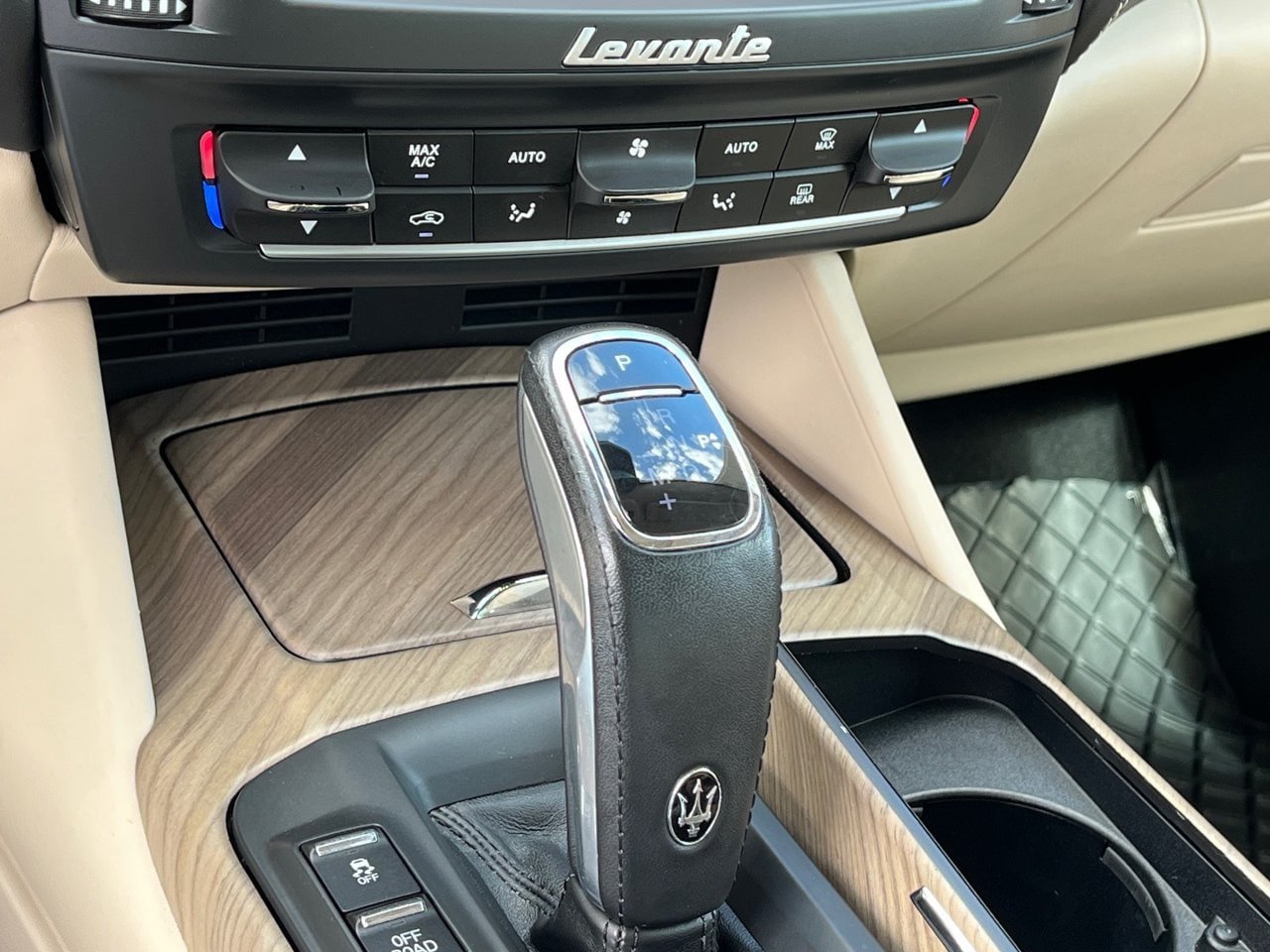 Used 2019 Maserati Levante GranLusso AWD/4WD image 26