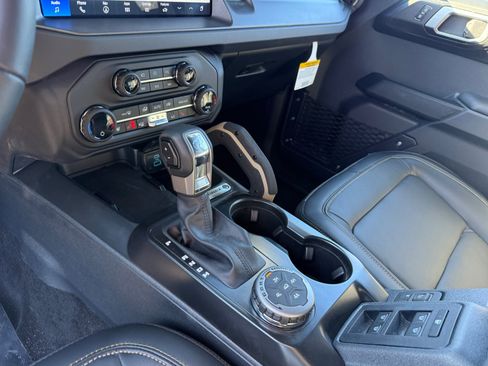 New 2025 Ford Bronco Badlands image 13