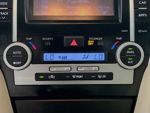 Used 2014 Toyota Camry XLE w/ Leather Package image 15