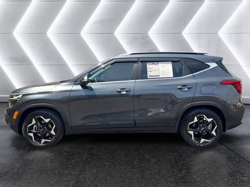 Used 2024 Kia Seltos EX FWD image 2