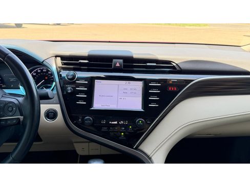 Used 2018 Toyota Camry XLE FWD image 15