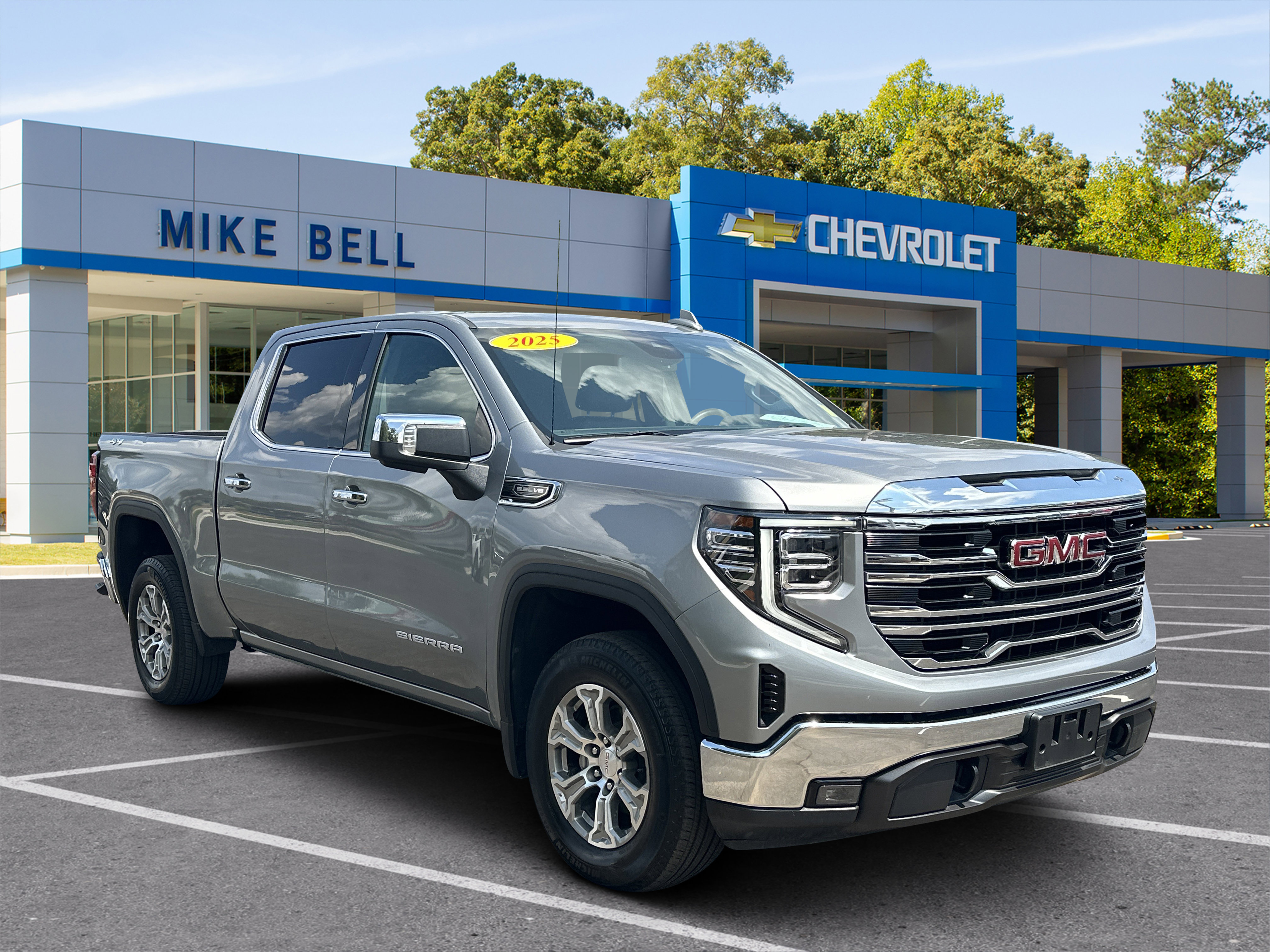 Used 2025 GMC Sierra 1500 SLT AWD/4WD image 1