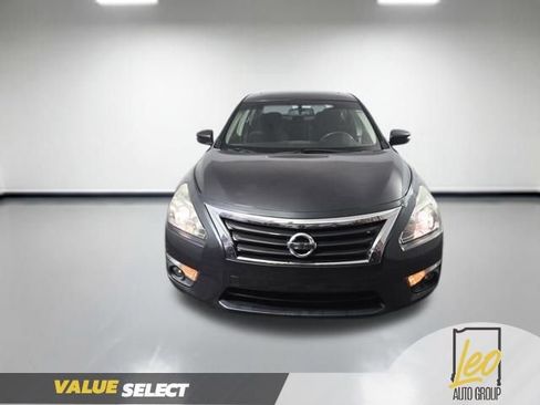 Used 2013 Nissan Altima 2.5 SV w/ 2.5SV Convenience Pkg FWD image 2