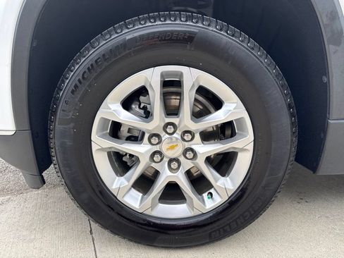 Used 2021 Chevrolet Traverse LT FWD image 54