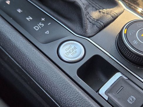 Used 2021 Volkswagen Atlas SEL Premium image 25