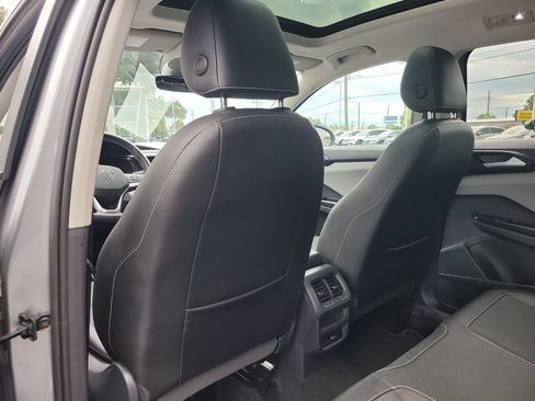 Used 2023 Volkswagen Taos SE w/ Panoramic Sunroof Package FWD image 10