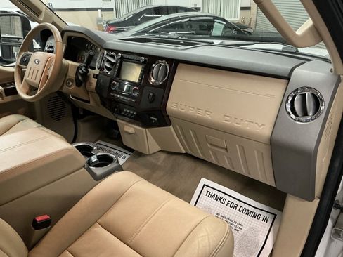 Used 2010 Ford F250 Lariat image 11