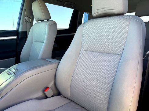 Used 2019 Toyota Highlander LE image 13