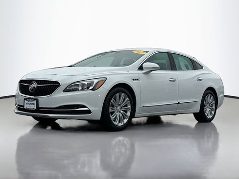 Used 2019 Buick LaCrosse Essence image 11