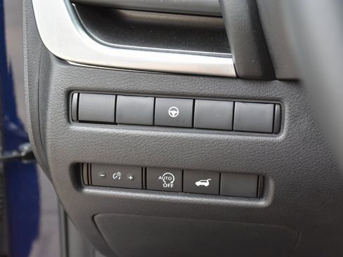 Used 2025 Nissan Rogue SV image 28