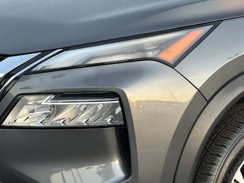 Used 2023 Nissan Rogue SV image 9