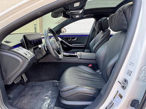 Used 2022 Mercedes-Benz S 500 4MATIC w/ AMG Line Package image 17