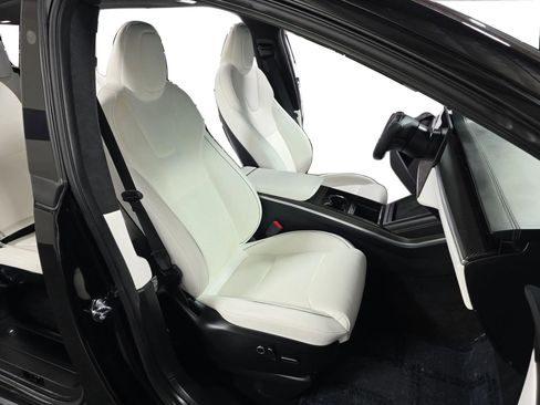 Used 2022 Tesla Model X Plaid image 26