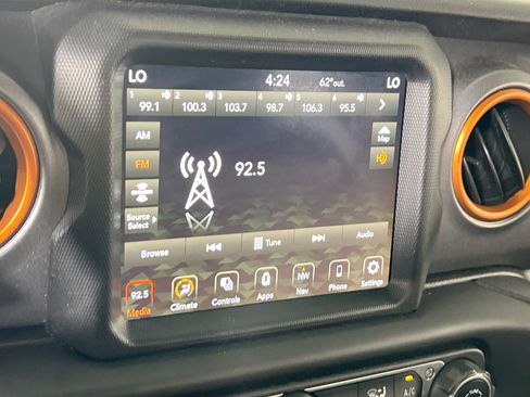 Used 2020 Jeep Gladiator Mojave AWD/4WD image 15