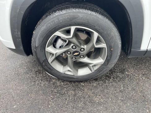 Used 2025 Chevrolet Trax LT w/ LT Convenience Package image 10