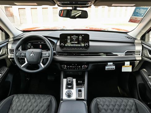 New 2025 Mitsubishi Outlander SEL image 13
