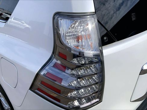 Used 2014 Lexus GX 460 image 28