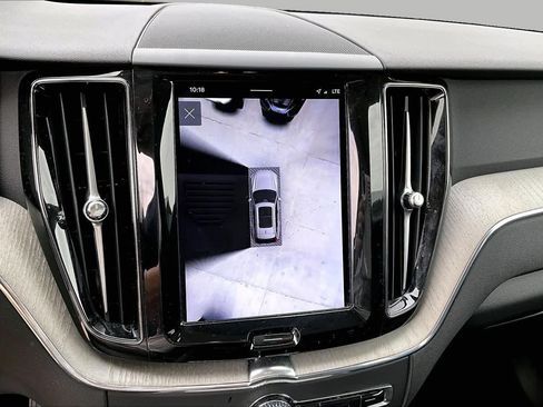 Used 2025 Volvo XC60 B5 Plus AWD/4WD image 25
