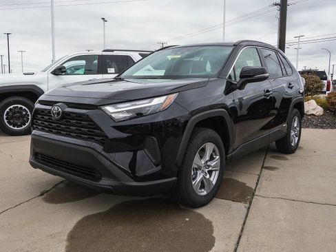 New 2025 Toyota RAV4 XLE image 4