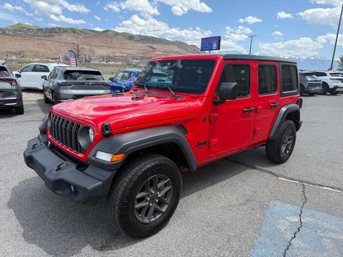 Used 2025 Jeep Wrangler Unlimited Sport AWD/4WD image 2