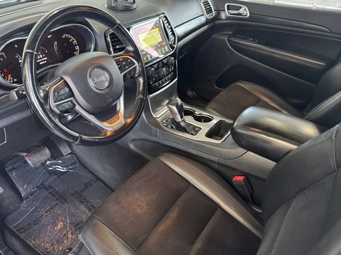 Used 2020 Jeep Grand Cherokee Altitude RWD image 9