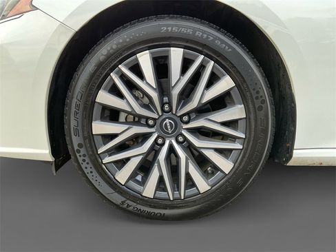 Used 2023 Nissan Altima 2.5 SV image 16