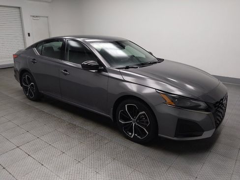 Used 2024 Nissan Altima 2.5 SR FWD image 11