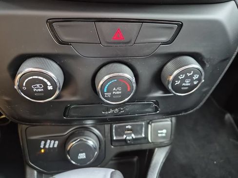 Used 2018 Jeep Renegade Sport w/ Power & Air Group AWD/4WD image 17