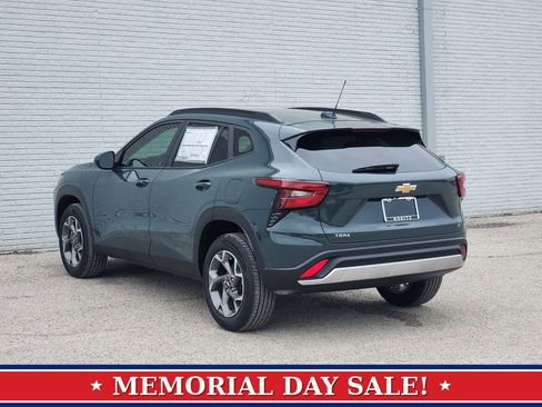New 2026 Chevrolet Trax LT w/ LT Convenience Package FWD image 3