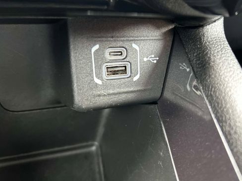 Used 2025 Jeep Compass Latitude image 32