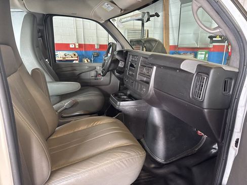 Used 2014 Chevrolet Express 1500 image 19